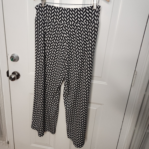 Karen Kane Woman Black and White Stretch Leisure Pants Size 1X Plus - Picture 3 of 5